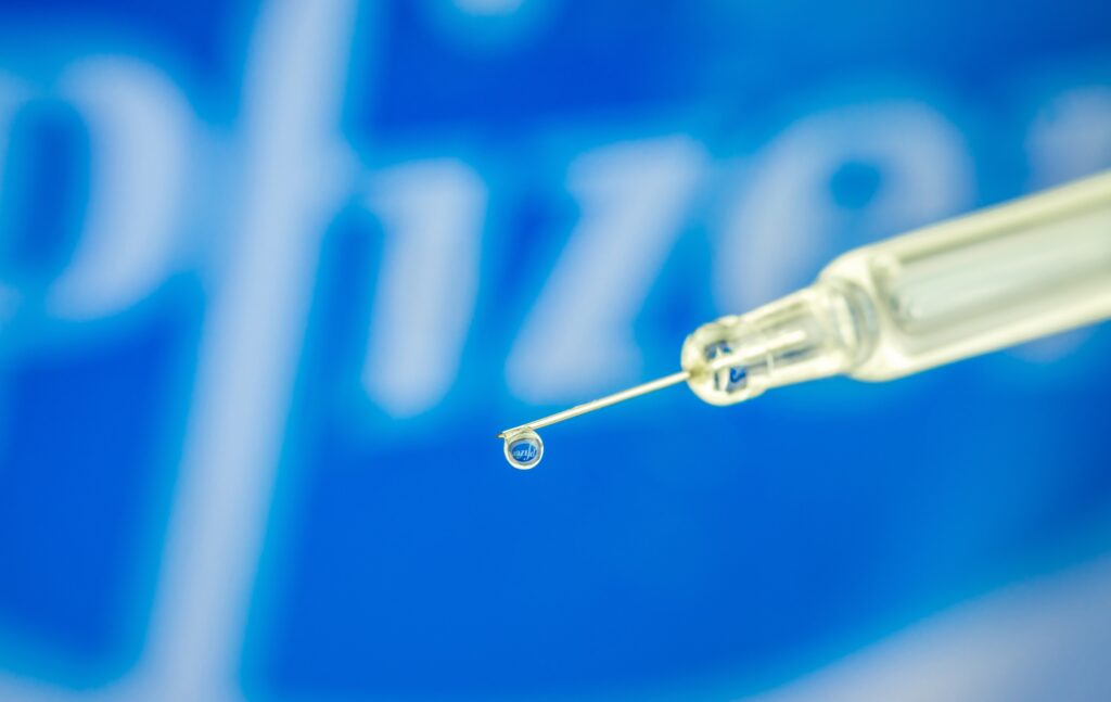 Εμβόλια covid-19: Η ΕΕ θα πληρώσει πρόστιμο για τις πλεονάζουσες δόσεις;