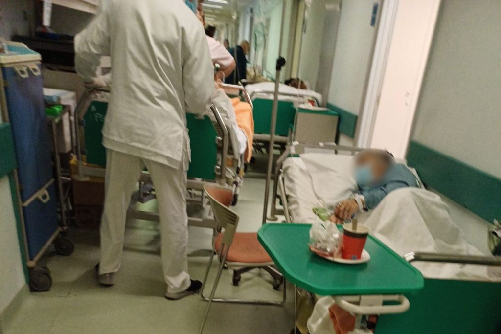 Νοσοκομείο Αττικόν: 90 ράντζα στην εφημερία – Καταγγελία ΠΟΕΔΗΝ για τριτοκοσμικές εικόνες