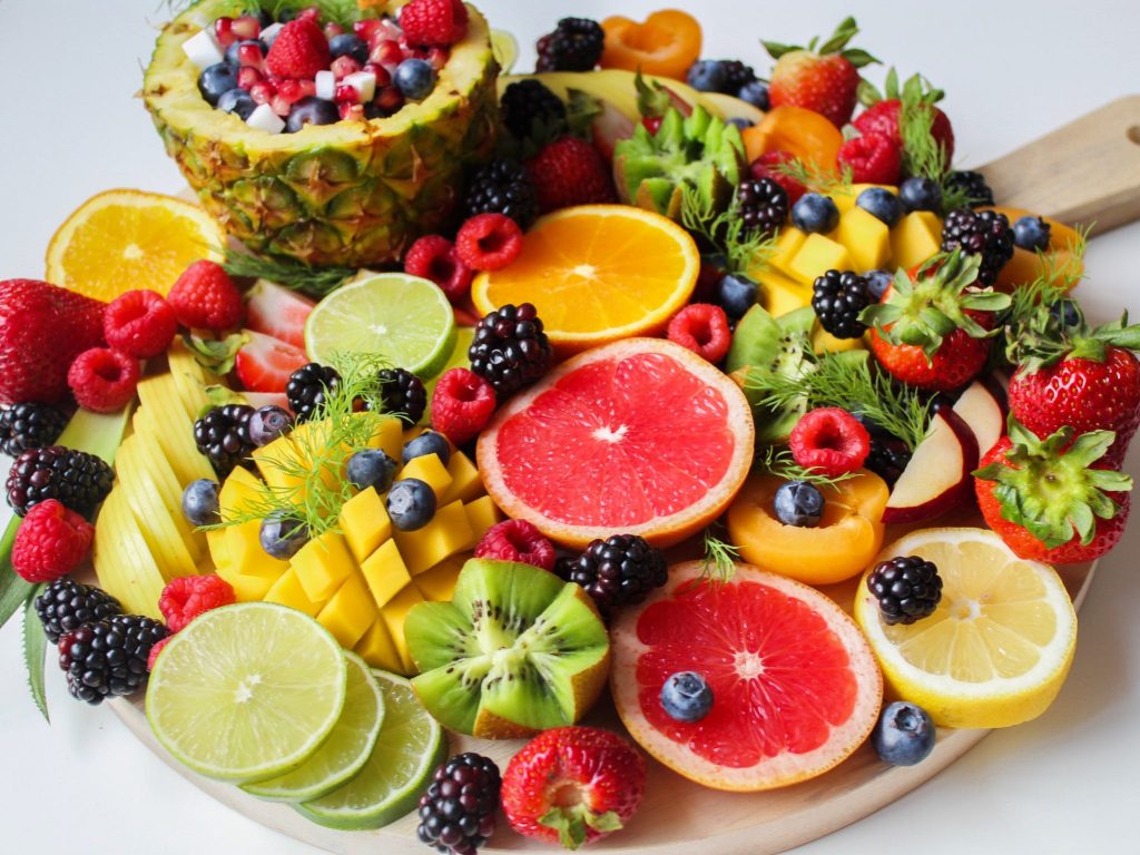 Το τροπικό φρούτο που ανακουφίζει την αρθρίτιδα, ενισχύει το ανοσοποιητικό και ρίχνει τη χοληστερόλη