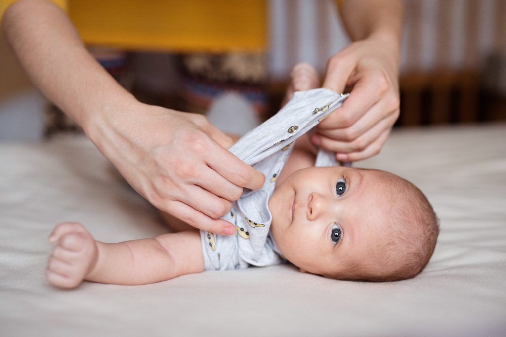 Τι είναι το σύνδρομο περίσφιξης τρίχας που μπορεί να βάλει σε κίνδυνο το μωρό