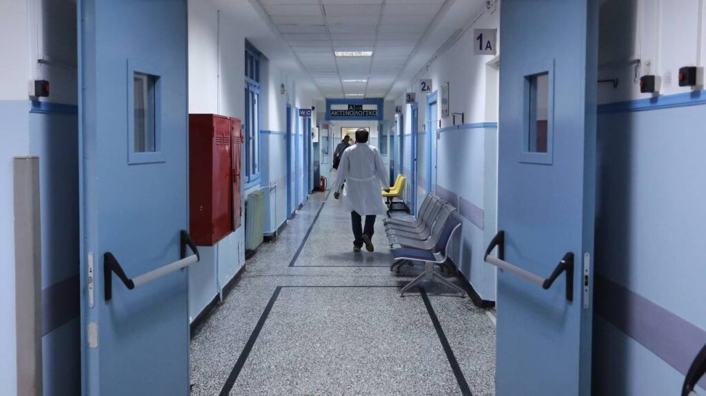 Νοσοκομείο Αττικόν: Κινητοποίηση εργαζομένων για τα απογευματινά χειρουργεία