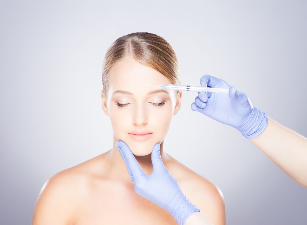 Botox: Πρέπει να κάνουμε προληπτικά για τις ρυτίδες; Τι λένε οι ειδικοί του Κλίβελαντ