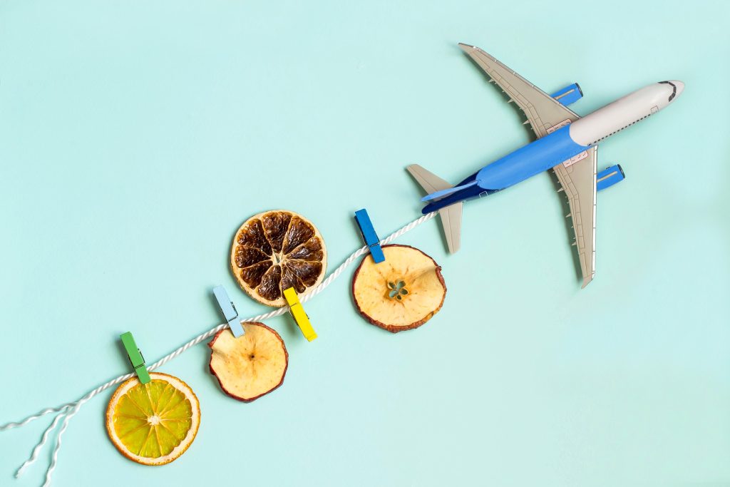 Αεροπλάνο: Τι δεν πρέπει ποτέ να τρώτε και να πίνετε σε μία πτήση