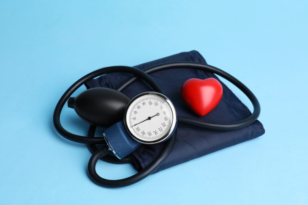 Αρτηριακή πίεση: Τα 2 σημάδια στο στήθος που δείχνουν ότι κινδυνεύετε από καρδιακό επεισόδιο