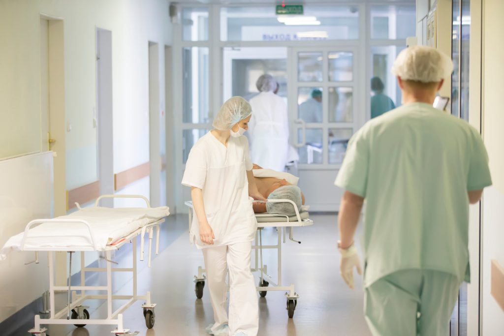 Τρομακτική έλλειψη τραυματιοφορέων στα Νοσοκομεία