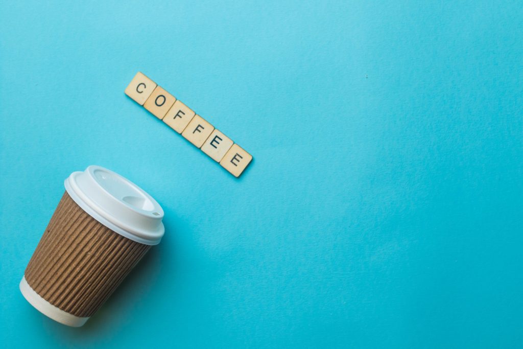 Ζεστός ή παγωμένος καφές; Ποιος είναι πιο υγιεινός και ποιος βοηθά στη ρύθμιση του σακχάρου