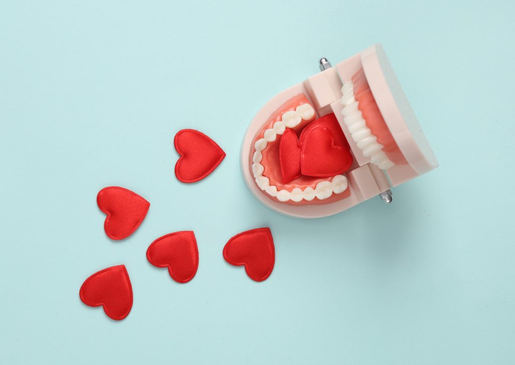 Καρδιά: Το σημάδι στο στόμα που προειδοποιεί για καρδιακή προσβολή και εγκεφαλικό