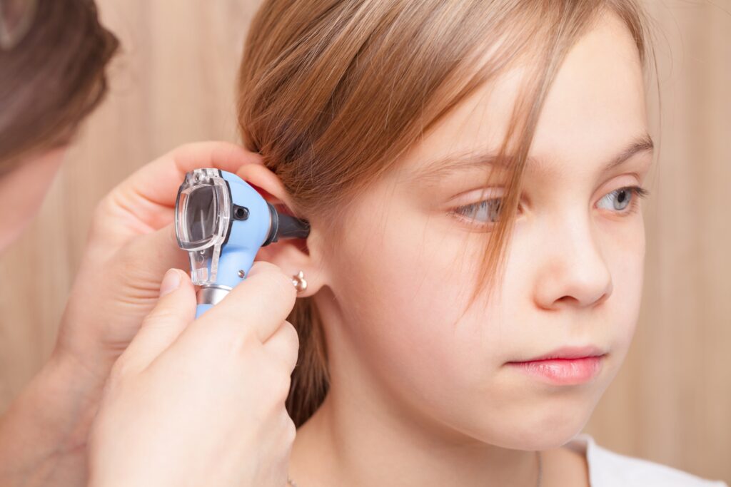 Εκκριτική ωτίτιδα: Γιατί το αυτί του παιδιού έχει υγρό-Διάγνωση και Θεραπεία