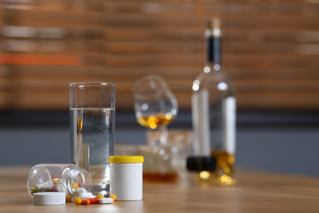 Με ποια φάρμακα δεν πρέπει να πίνετε αλκοόλ – Τι να προσέξετε