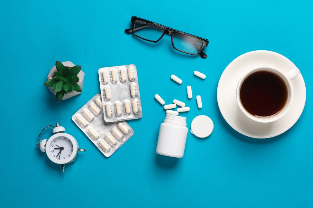 8 φάρμακα που δεν πρέπει να παίρνετε μαζί με τον καφέ