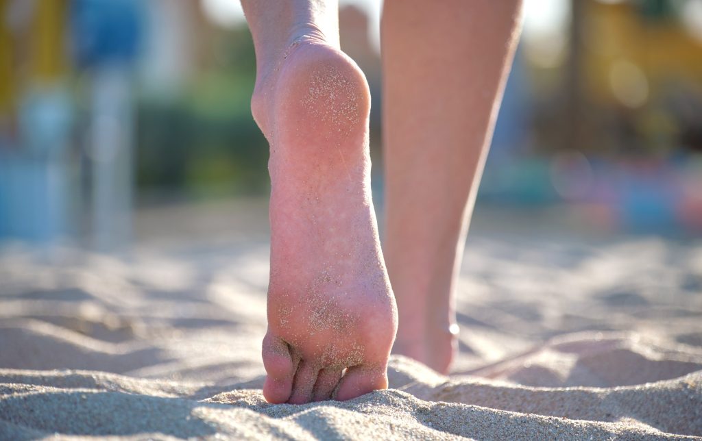 Πόδι του αθλητή: Τα συμπτώματα της εξαιρετικά μεταδοτικής πάθησης που επιδεινώνεται το καλοκαίρι