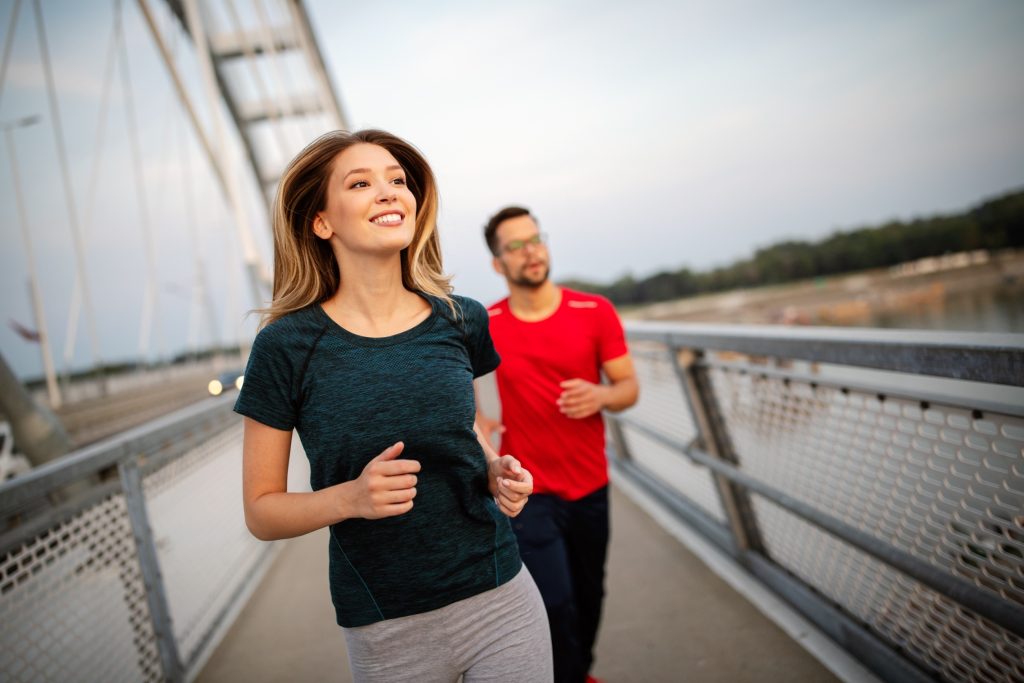 Πώς θα κάψετε περισσότερες θερμίδες περπατώντας – 3 κορυφαίες συμβουλές